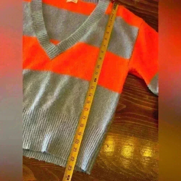 June And Hudson Womens V-Neck Sweater Blue Color Pink Block Long Sleeve Bishop M - Picture 7 of 9